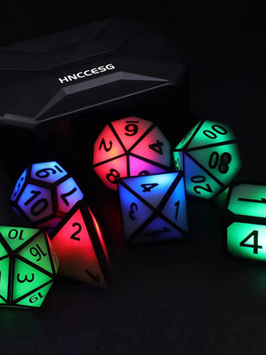 Bộ xúc xắc DND kim loại Bộ xúc xắc nhựa có cạnh sắc nét Led xúc xắc dạ quang