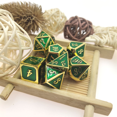 Bộ xúc xắc kim loại tùy chỉnh Kích thước hoàn thiện Bộ xúc xắc chơi game 16mm-22mm Bộ xúc xắc đa diện 7 mảnh Màu xanh lá cây mạ vàng