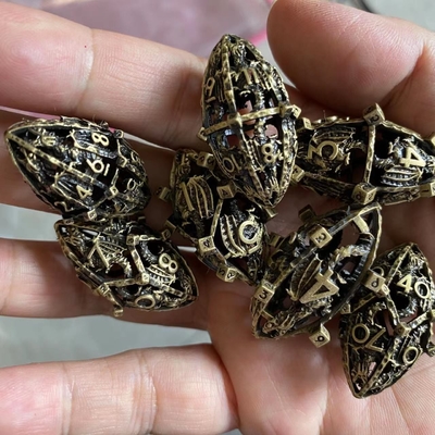 Thiết kế Rugby Chủ đề kim loại RPG rỗng Dice Set Dragon And Dungeon DND