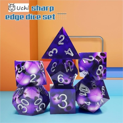 Đồ chơi xúc xắc bằng nhựa hộp sọ tinh thể màu tím Dragon and Dungeon