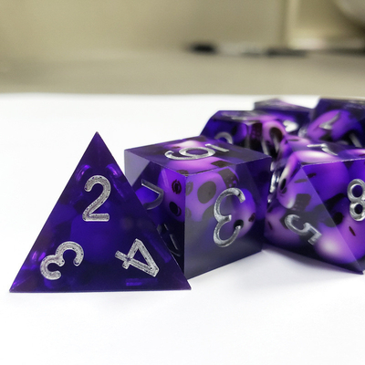 Đồ chơi xúc xắc bằng nhựa hộp sọ tinh thể màu tím Dragon and Dungeon