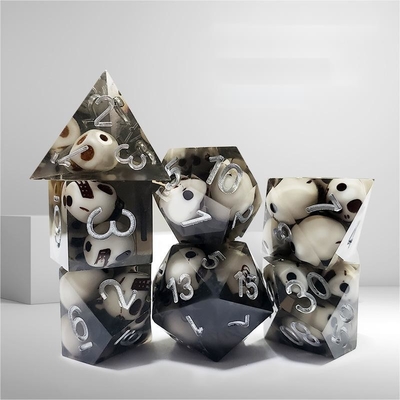 Đen Crystal Skull nhựa boarding Dice Set và dice