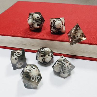Đen Crystal Skull nhựa boarding Dice Set và dice