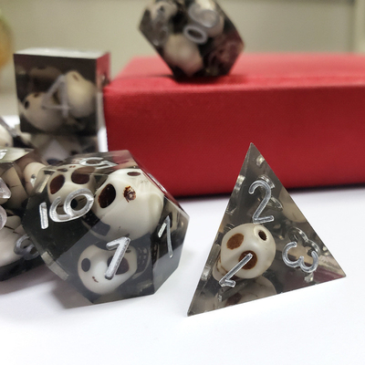 Đen Crystal Skull nhựa boarding Dice Set và dice