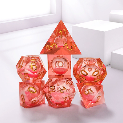 Nhỏ màu đỏ tinh thể nhựa Polyhedral Dice vô vị không độc hại