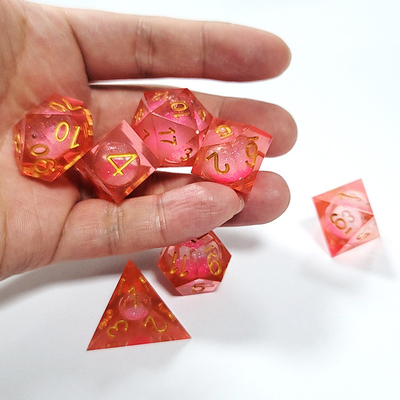 Nhỏ màu đỏ tinh thể nhựa Polyhedral Dice vô vị không độc hại