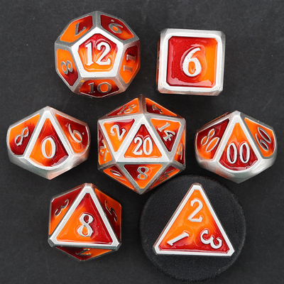 Đặt xúc xắc kim loại DND tùy chỉnh màu sắc polyhedron kim loại rắn với số bạc, được sử dụng cho trò chơi cờ vua D &amp; D