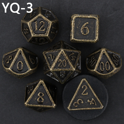 Đặt xúc xắc kim loại DND tùy chỉnh màu sắc polyhedron kim loại rắn với số bạc, được sử dụng cho trò chơi cờ vua D &amp; D