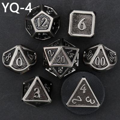 Đặt xúc xắc kim loại DND tùy chỉnh màu sắc polyhedron kim loại rắn với số bạc, được sử dụng cho trò chơi cờ vua D &amp; D