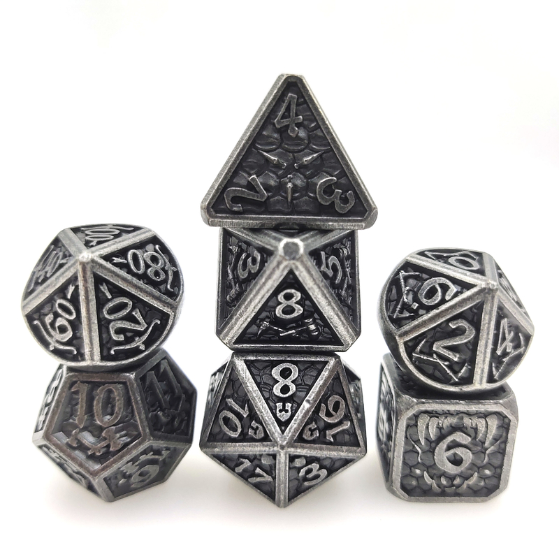 Bộ xúc xắc RPG bằng kim loại sắc cạnh không thấm nước Bộ xúc xắc 7 mảnh thực tế Đa diện mạnh mẽ màu đen và trắng