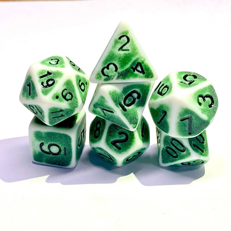 Đồ cổ, nền màu trắng màu nhựa xúc xắc máy tính để bàn game dnd xúc xắc